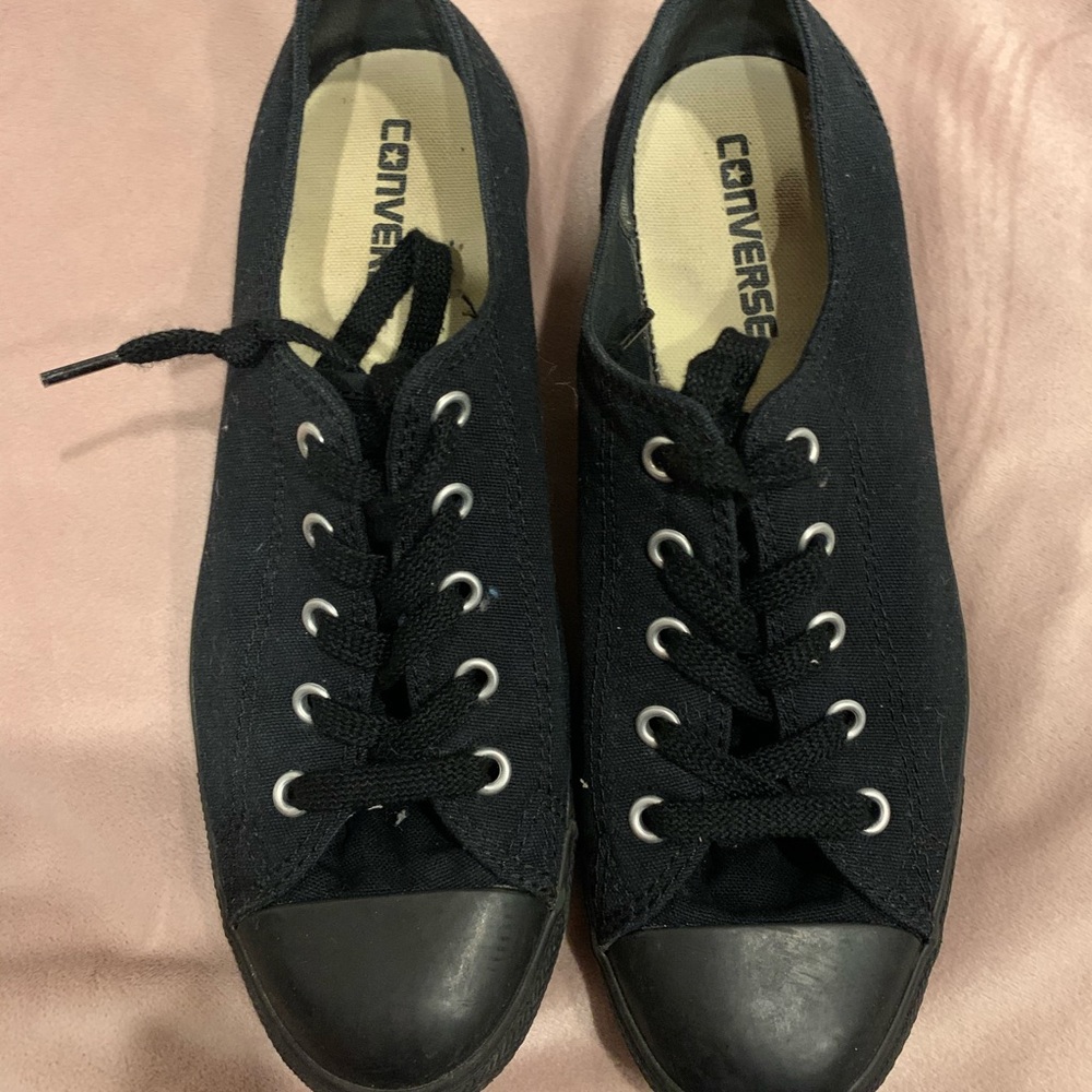 Women’s converse size 8.5